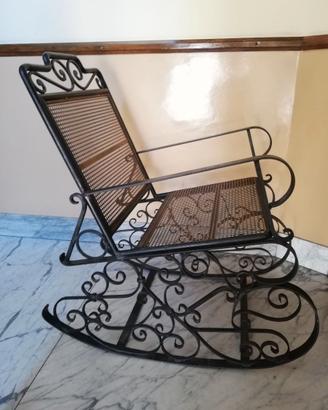 Poltrona a  Dondolo in Ferro Battuto Artistico