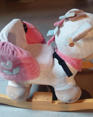 Dondolo di peluche a forma di giraffa