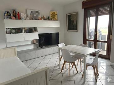 Carpi con due camere da letto e garage