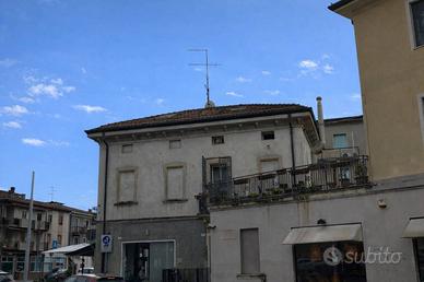 Immobile di 220 m² con più di 5 locali a Verona