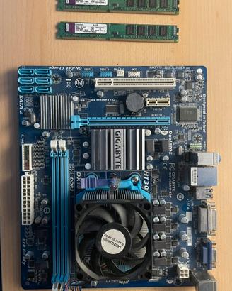 Blocco Gigabyte AM3+ con CPU e RAM DDR3
