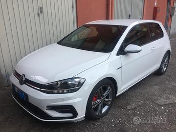 Volkswagen Golf R-line 1.5 TSI 150 CV