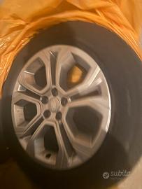 cerchi e gomme  235/60/18