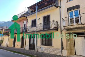 Casa indipendente di 160 m² con più di 5 locali a 