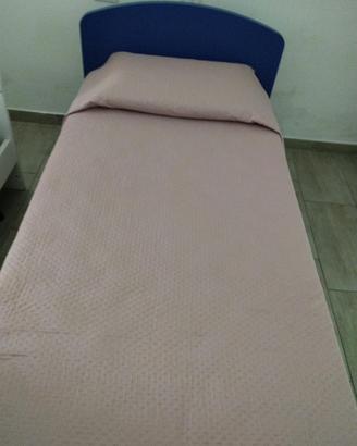 Letto singolo lilla con materasso e rete in legno