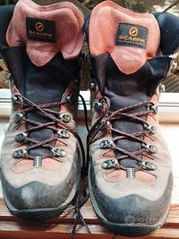 Scarponi da alpinismo marchio scarpa n. 45