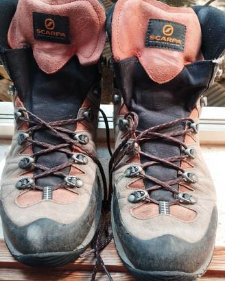 Scarponi da alpinismo marchio scarpa n. 45