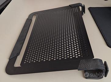 Supporto forato inclinato Cooler Master PC laptop
