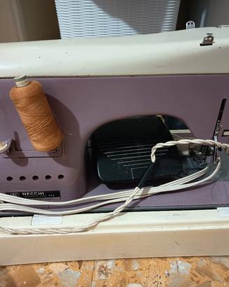 macchina per cucire vintage 