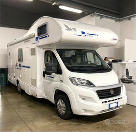 Camper Rimor seal 5 (6 posti viaggio, 6 notte)