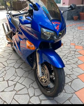 moto vfr 800