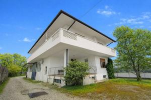 Casa indipendente di 524 m² con più di 5 locali a 