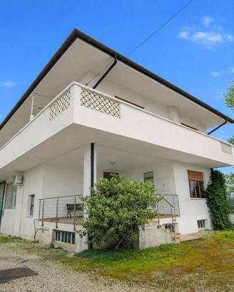 Casa indipendente di 524 m² con più di 5 locali a 