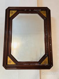 Vasto assortimento di specchi e quadri in legno