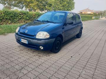Clio 2 anno 2000 1.2 benzina manutenzione eseguita