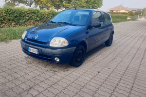 Clio 2 anno 2000 1.2 benzina manutenzione eseguita