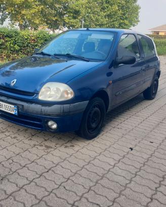 Clio 2 anno 2000 1.2 benzina manutenzione eseguita