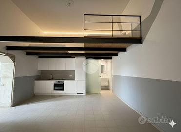 MONOLOCALE A CASAVATORE