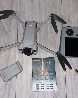 DJI Mini 3 Pro con radiocomando DJI RC e filtri
