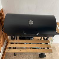 Barbecue a carbone con coperchio