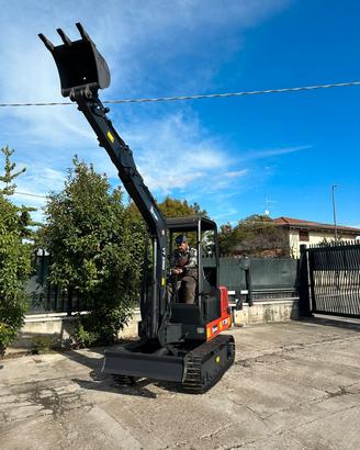E155 Escavatore 24 q Hinowa VT2500 allargabile