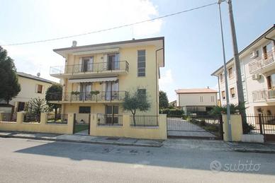 in zona TENCAROLA - bifamiliare intera