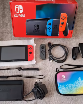 Nintendo Switch completa con custodia e accessori
