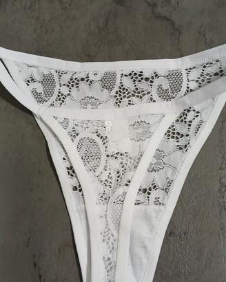 perizoma bianco