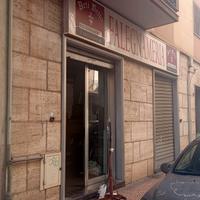 Ampio locale comerciale