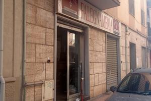 Ampio locale comerciale