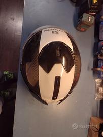 Casco fibra di carbonio