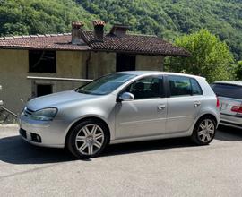 VOLKSWAGEN Golf 5ª serie - 2004