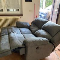 Divano 2 posti con schienale e poggiapiedi