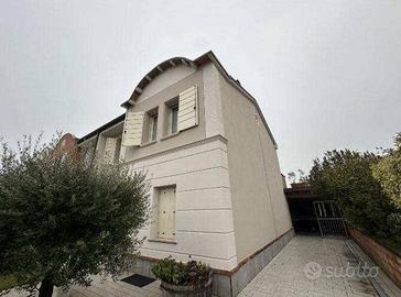 Immobile in asta di 185 m² con 4 locali a Marcaria