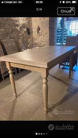 Tavolo in legno bianco