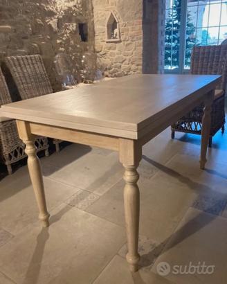 Tavolo in legno bianco