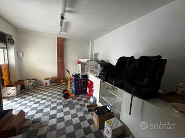 NEGOZIO A MASSAROSA