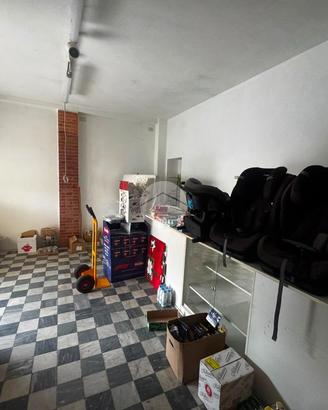 NEGOZIO A MASSAROSA