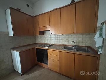 Cucina in legno di ciliegio