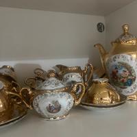 Servizio di 12 tazzine con zuccheriera e the’.