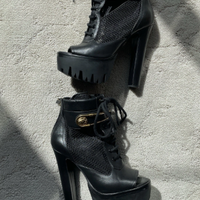 stivaletto versace