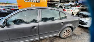 SKODA SUPERB 2004 - PORTA POSTERIROE SINISTRO