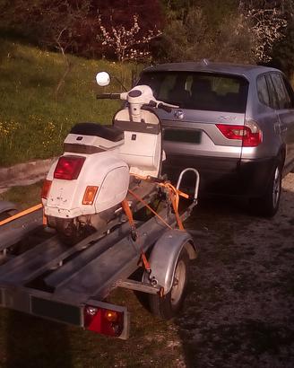 Carrello rimorchio per trasporto motocicli