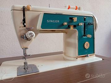 Macchina da cucire Singer con mobiletto