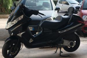 Scooter Piaggio  x 8 cilindrata 200 cc