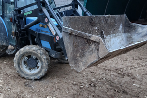 Caricatore per trattore