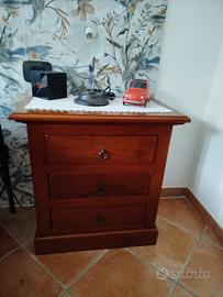 Comò e comodini stile arte povera in legno