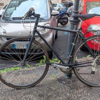 bicicletta con lucchetto 