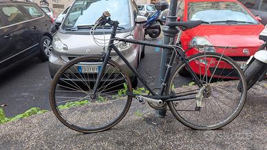 bicicletta con lucchetto 