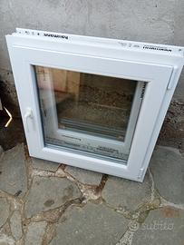 FINESTRA pvc 80x80 nuova 